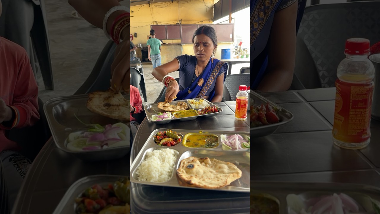 Yatra Me Desi Khana 😋 