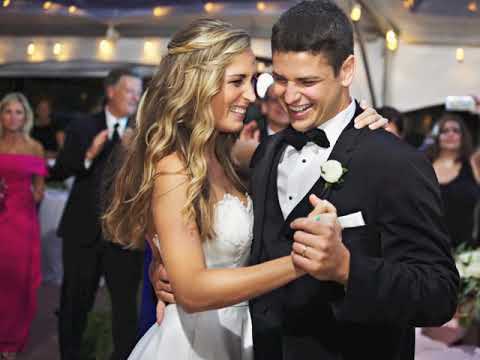 How to Choose a Wedding Photographer You'll Really Love