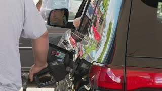 'Fill 'er up!' Bygone era returns for Michigan gas station amid pandemic
