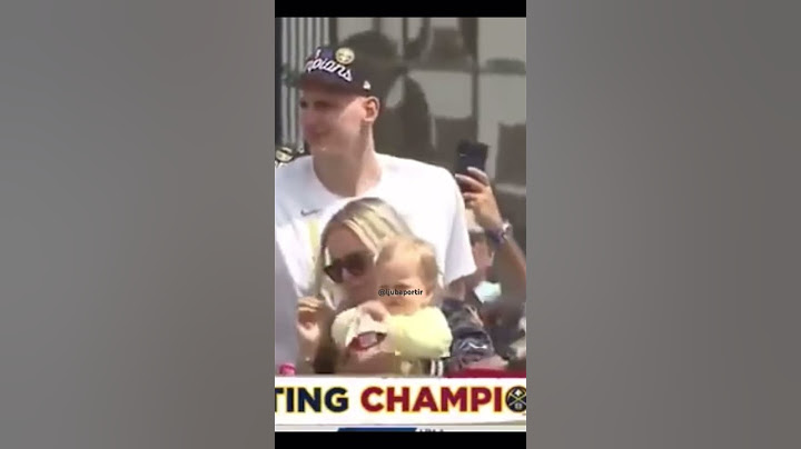 Natalija Jokić žena Nikole Jokića pogodjena je limenkom u glavu na šampionskoj paradi Denver Nagetsa