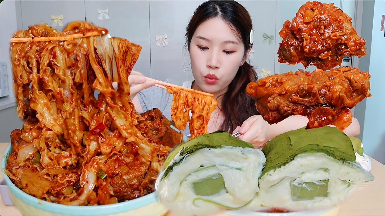 Spicy pork spine soup! Sticky sauce-covered knife-cut noodles!Cream-explosion matcha towel roll~