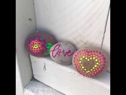 DIY Painted Rainbow Rocks using Puffy Paint 