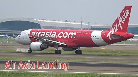 Momen Pesawat Air Asia Setelah Landing di Runway 06 Bandara Soekarno-Hatta