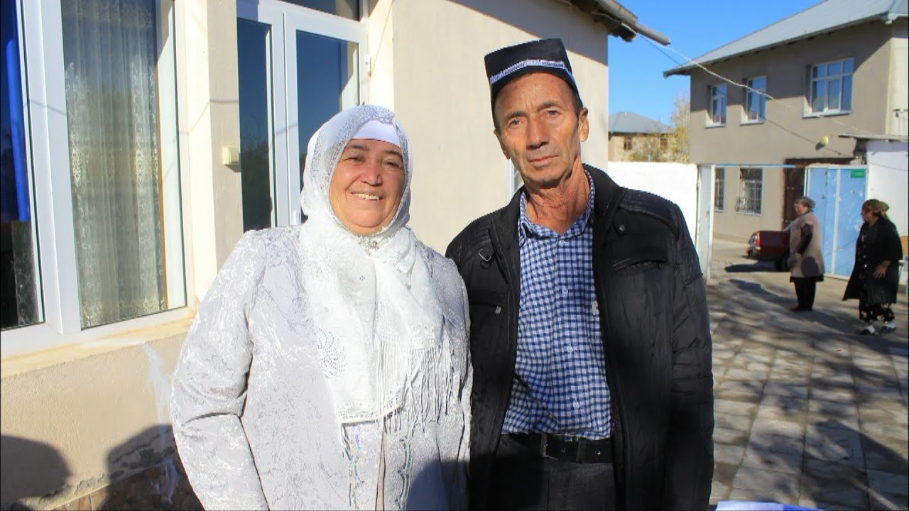 Пешвозгирии Ҳоҷи она баъди зиёрати Ҳаҷ, дар деҳаи Оқсой