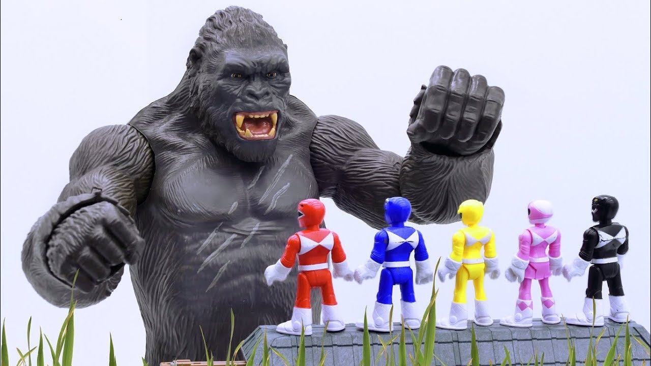 Power Rangers & Marvel Avengers Toys Pretend Play | KING KONG Attack ...