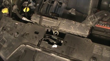 Renault Clio 1.2 16v 2014 air filter removal and replacement