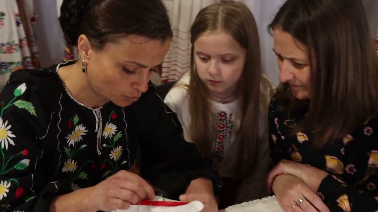 Святкове жіноче вбрання вишите « гладдю» в Любешівській громаді Волинської області