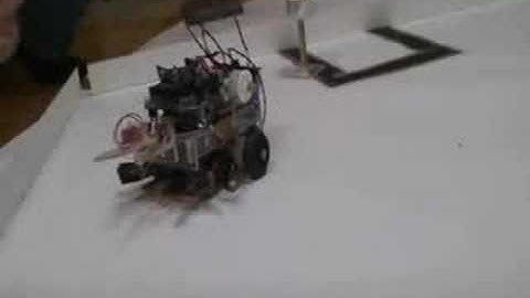 哈哈，A-S-U-R-O改装的寻找火源机器人，酷！