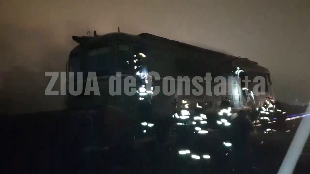 Imagini de la eveniment. Alertă la ISU Dobrogea. Un incendiu a cuprins locomotiva u