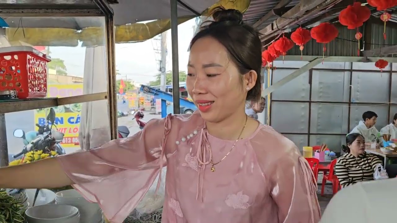 Đông khủng khiếp Quán quê Bún cá 20k quá bình dân cho người lao động