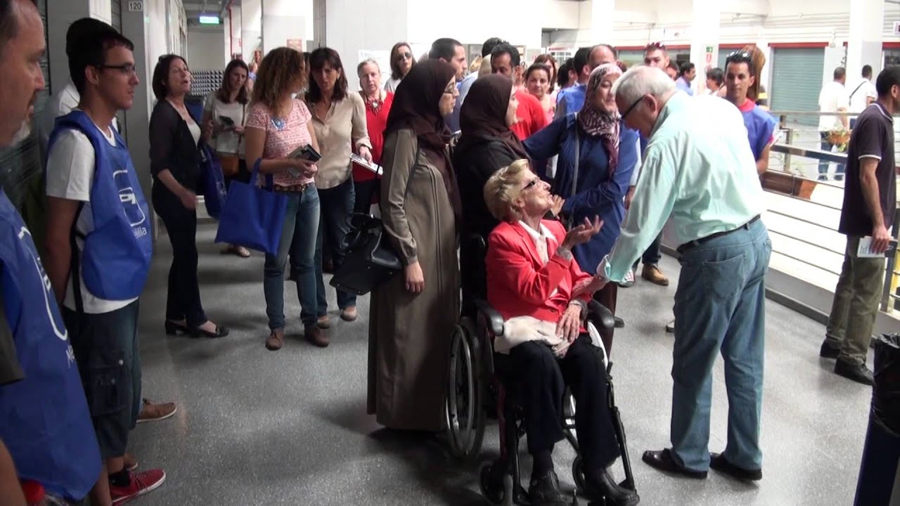LA MAREA AZUL   PP MELILLA EN EL MERCADO CENTRAL