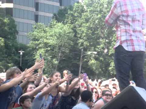 Scotty McCreery-Gone-Le...  Square Concert