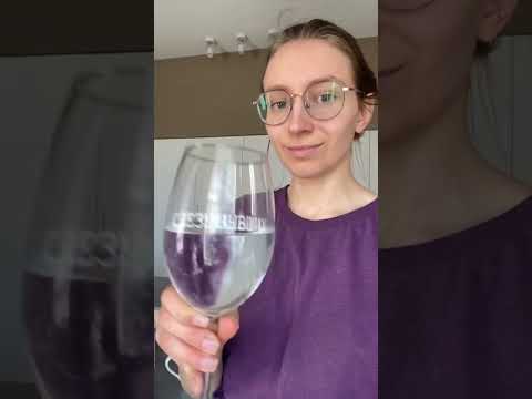 Много ли мусора от попугаев? Чем убирать у попугайчиков