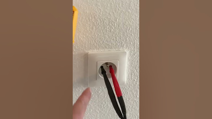 De quel côté sont la PHASE et le NEUTRE sur une prise de courant électrique 230V