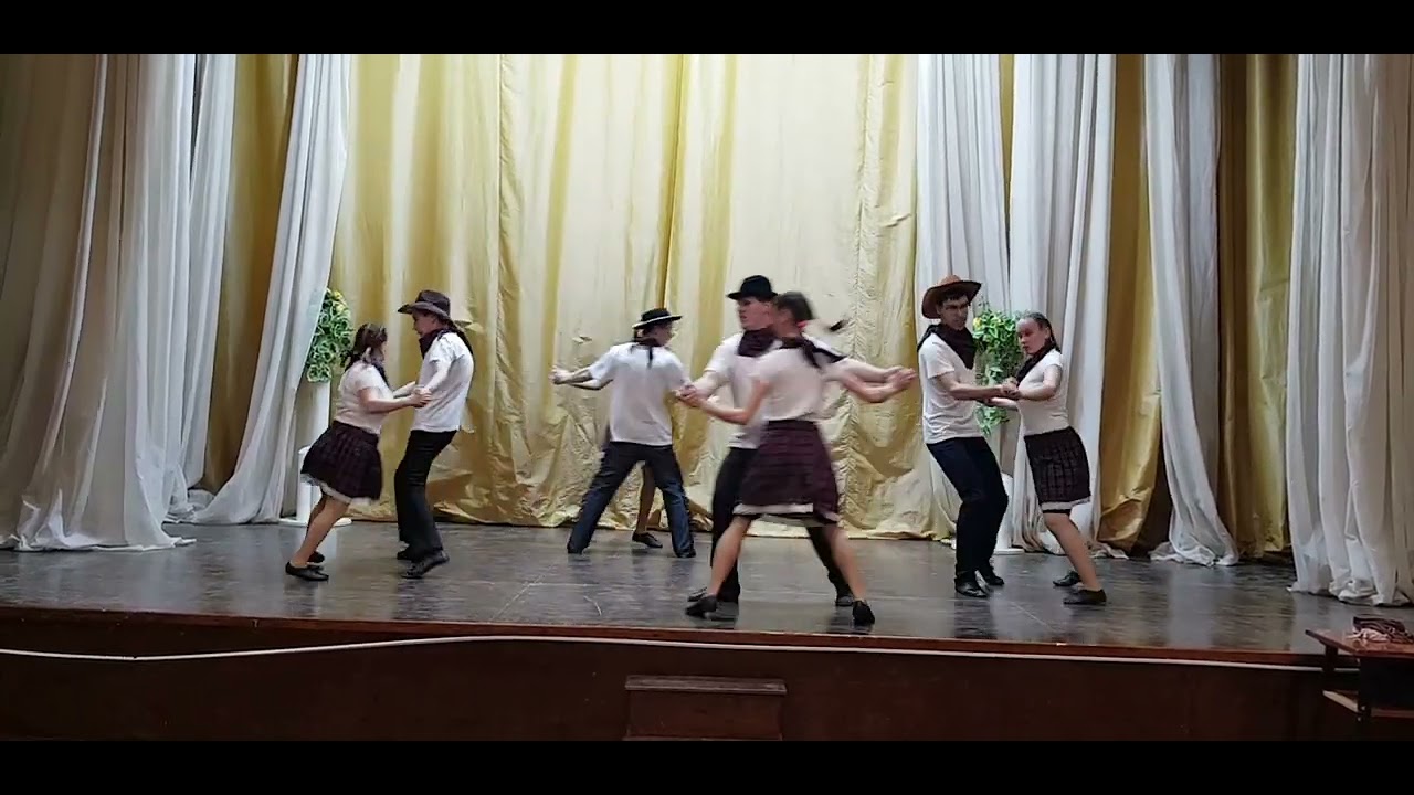 Танец ковбоя песня. Танец ковбоев. Брянск гимназия 7 танец ковбоя. Ковбой танцует. Танец ковбоев видео.