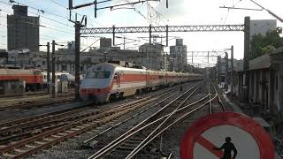 (4K) 135次 推拉式自強號E1000(E1062, E1057)停靠及離開新竹車站