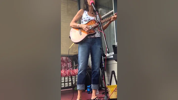 Liza Coppola - Born To Run - Springsteen Cover (cl...