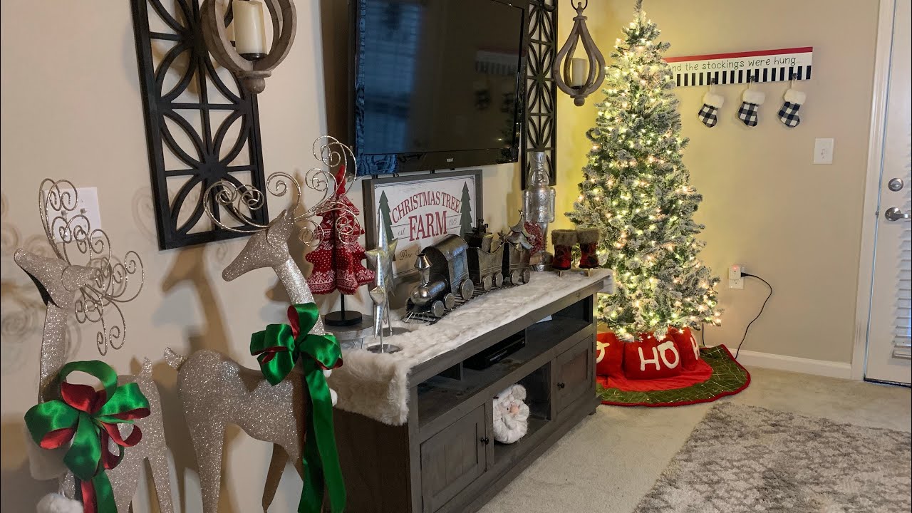 ENTERTAINMENT CENTER CHRISTMAS DECOR LIVING ROOM CHRISTMAS DECORATING ENTERTAINMENT CENTER CHRISTMAS DECOR LIVING ROOM CHRISTMAS DECORATING