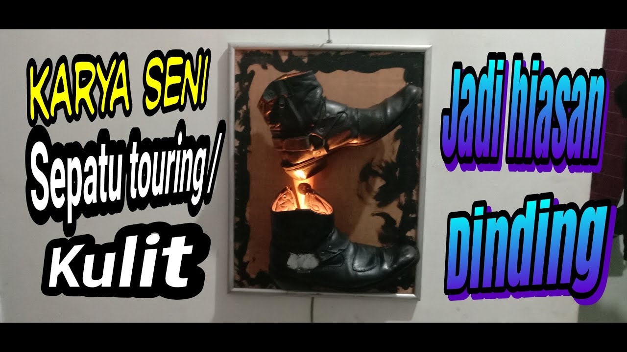 Karya seni sepatu touring / kulit jadi hiasan dinding