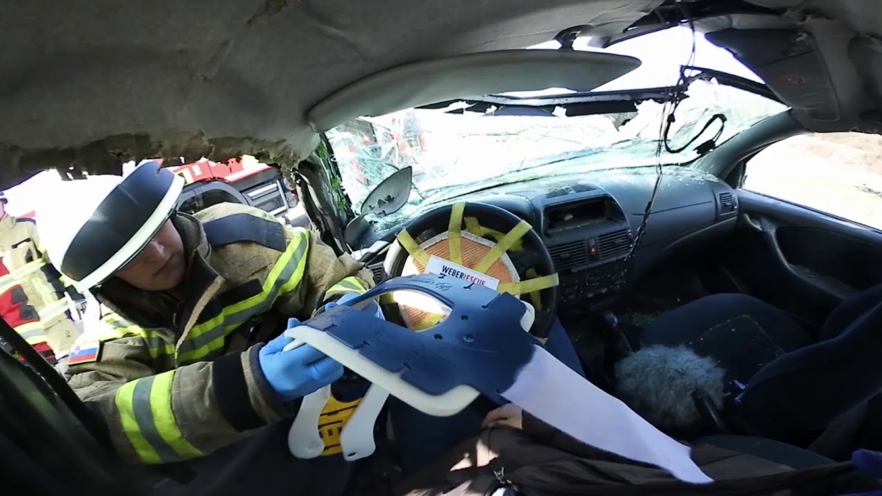 Reševanje iz vozila ob prometni nesreči - pogled Ceneta Prevca