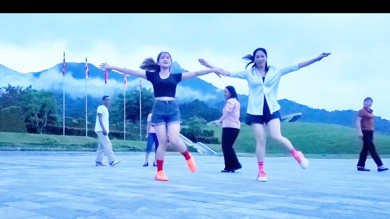 Nhảy mẫu bài nhạc Nga MTK siêu phẩm tuyệt đẹp của 2 cô gái, xem là mê.