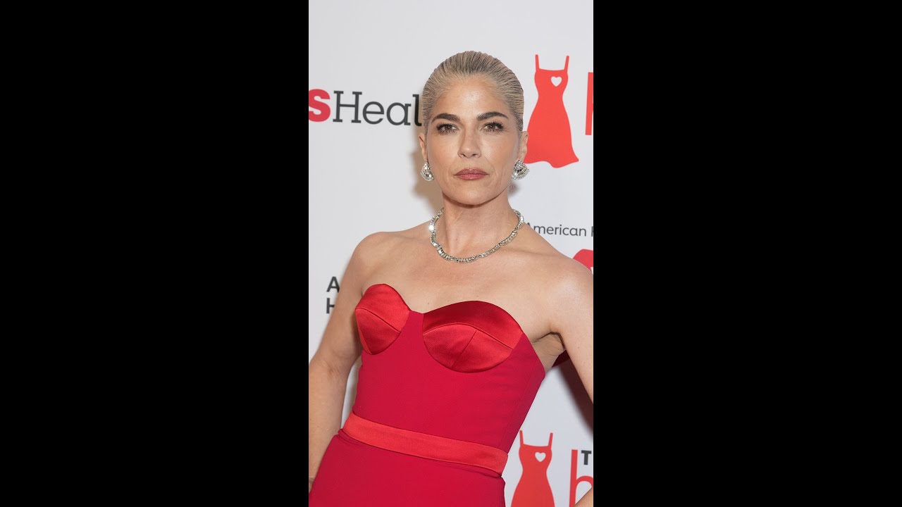 Selma Blair allegedly assaults two flight attendants Selma Blair allegedly assaults two flight attendants