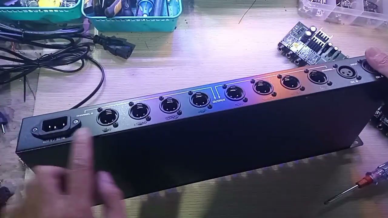 AUDIO DISTRIBUTOR SOCKET XLR