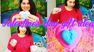 LUSH's LOVE LOCKET Bath bomb! Valentine's day special by Aishwarya Overby 47 views 4 years ago 3 minutes, 14 seconds