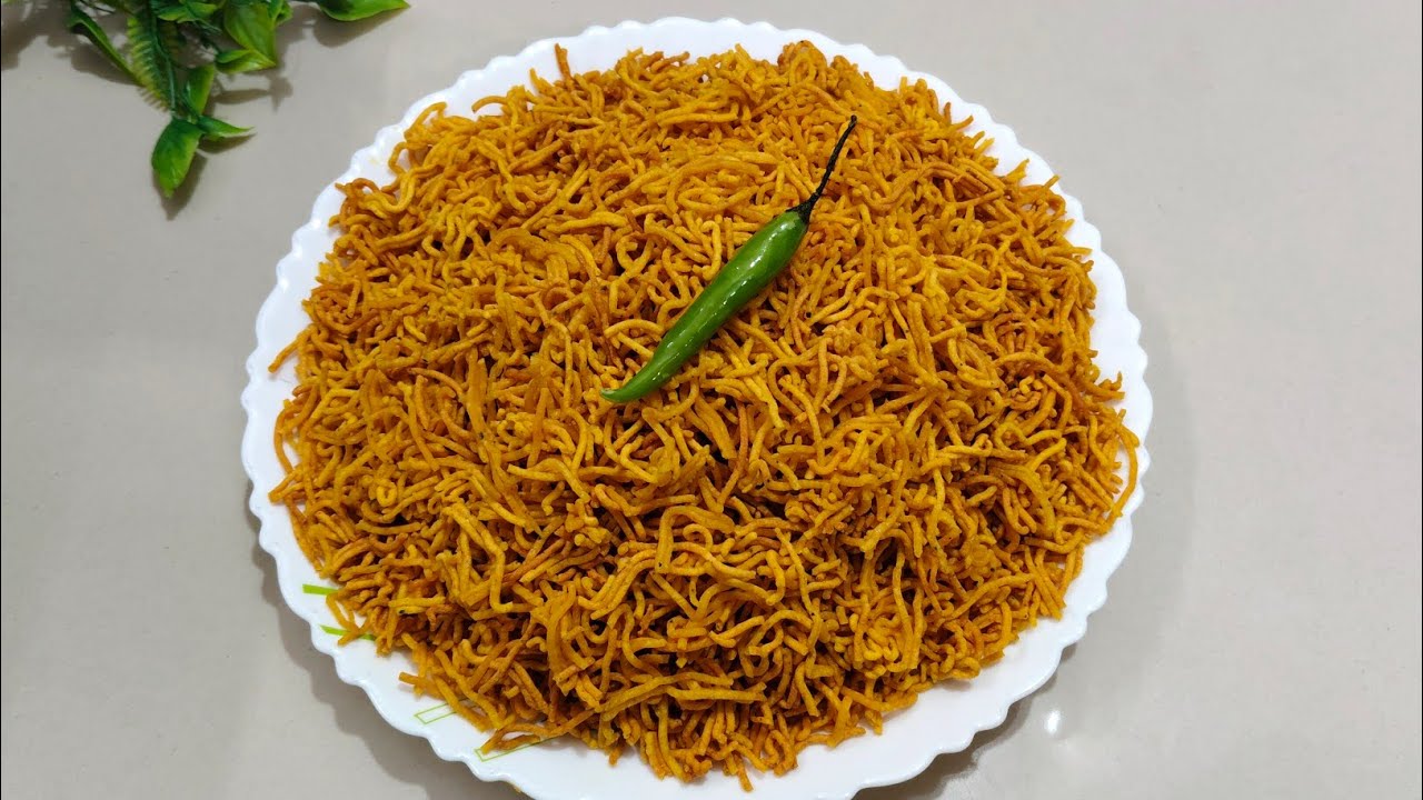 मार्केट जैसी आलू भुजिया घर पे बनाए सिर्फ़ 10 मिनिट मे | Aloo Bhujiya Namkeen | Aalu Bhujiya Recipe 