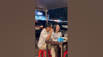 Lihat #charlyvanhouten bersama istrinya lagi makan #setiaband #st12