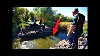 Selbst Wissenschaftler waren verblüfft, nachdem ein Bauer den tiefen Teich trockenlegte!