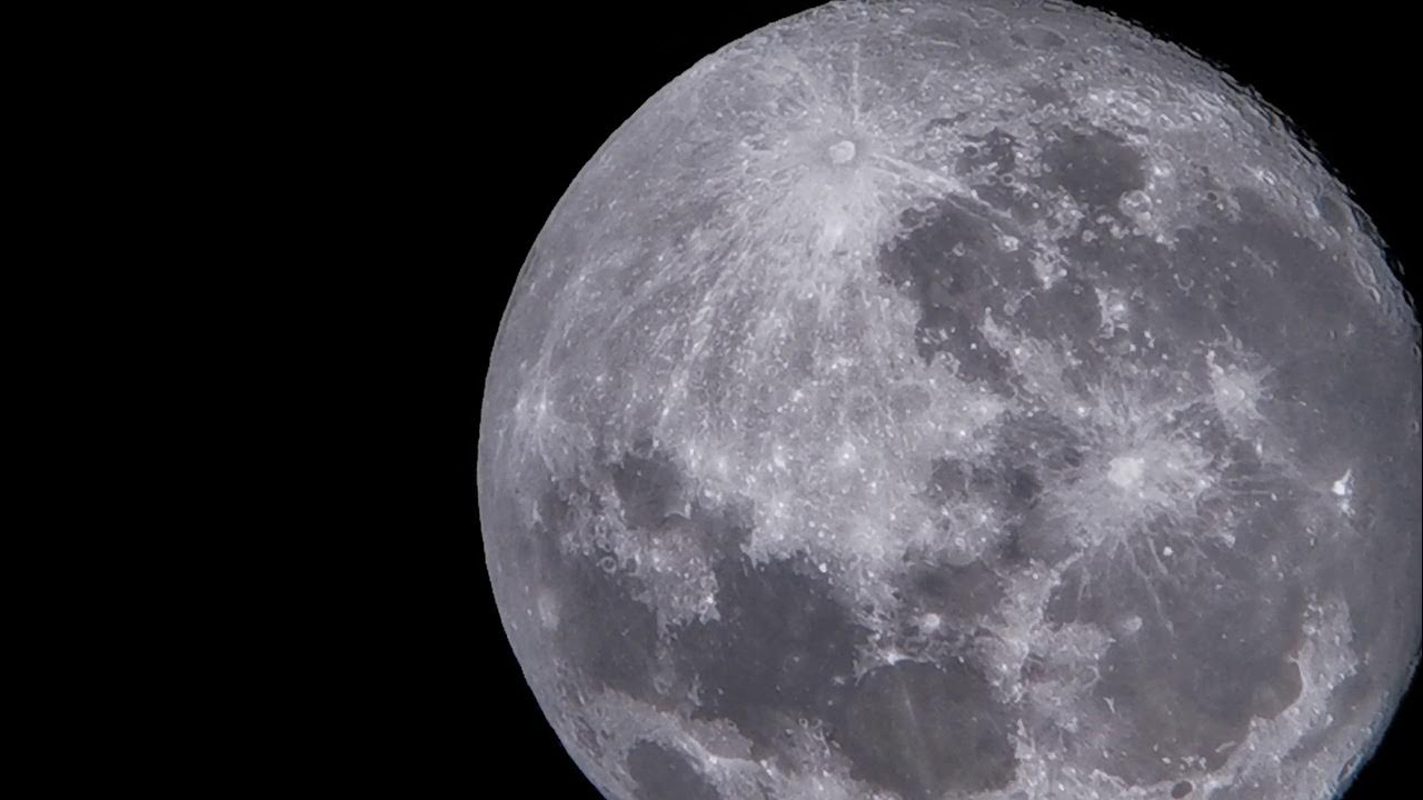 20 апреля какая луна. Луна в 80мм апохромат. Луна 28.04.2004. Луна 28.07.2007. Луна в 28.07.2004.