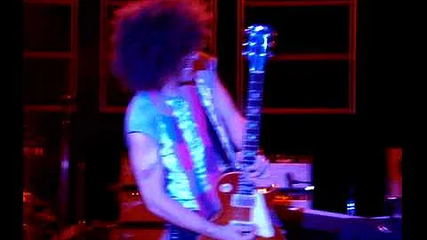 One of the most underrated Guitarists of all time ...