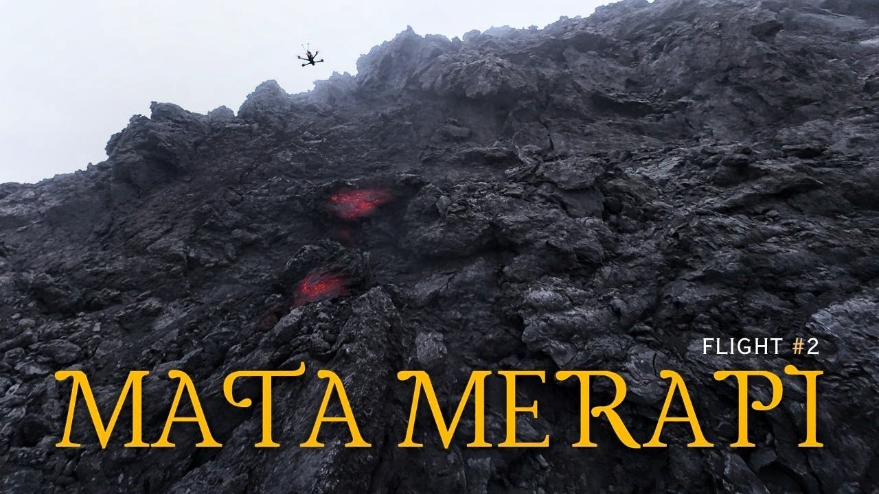 BATU RAKSASA AMBROL! Dua Mata Lava Menyala di Merapi (Flight 2)
