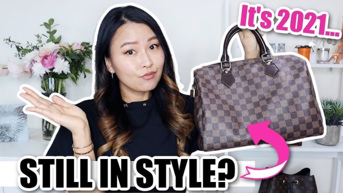 What's in my purse + Louis Vuitton Speedy Bandouliere 30 review - Katherine  Andre…