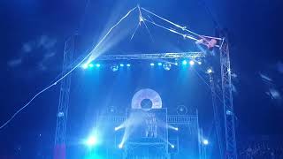 1629 swinging trapeze