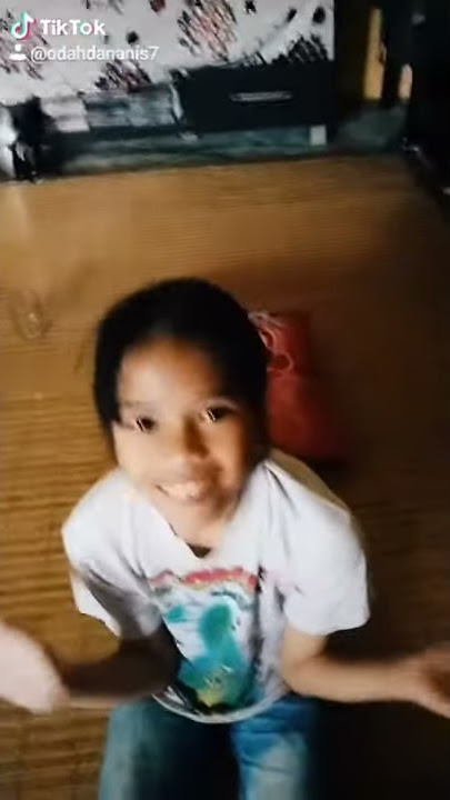 Tukar Baju Anis