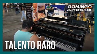 Saiba quem é o pianista de rua que deixou o maior maestro do Brasil sem palavras