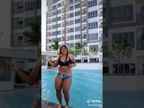 Tante bohah hitam manis pakai bikini