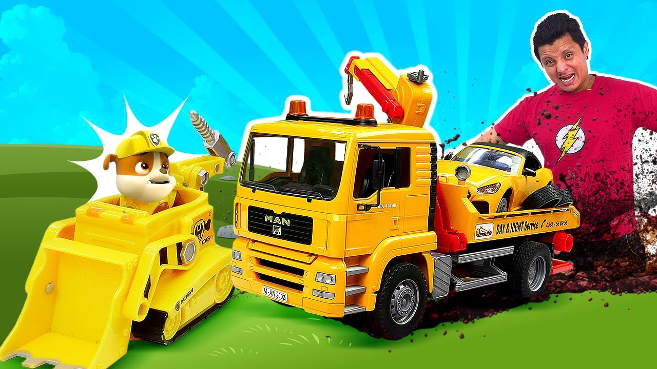 Paw Patrol le ayudan a la grúa! La Patrulla Canina y Coches de juguete 