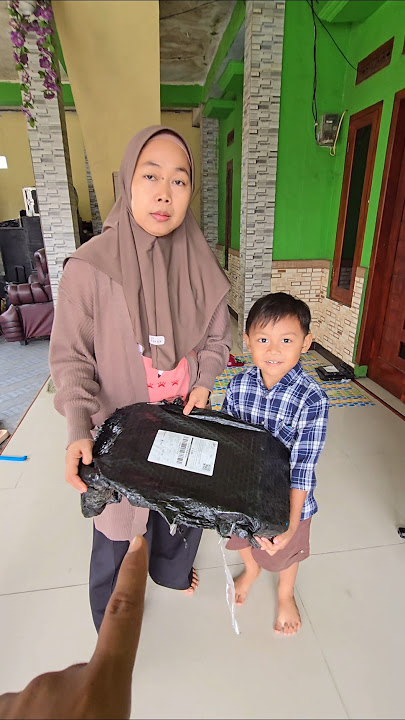 Fajar Mamah wants to unbox the package #trendingshorts