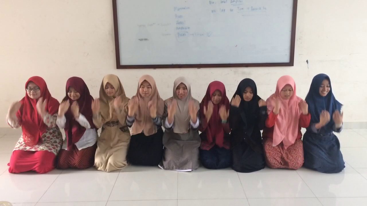 Traditional Saman dance from Aceh, Indonesia (pt. 1)