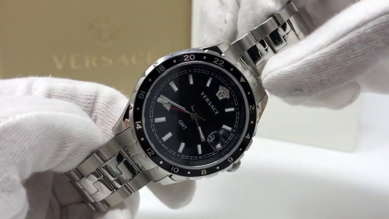 Brengen Kano Absoluut Versace Hellenyium GMT Quartz Watch Black with Black Bezel V11100017 -  YouTube