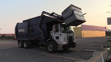 Autocar WX64 Straight Arm Bridgeport Front Loader