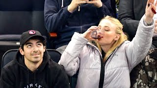 Sophie Turner Dabs and Chugs Red Wine at Hockey Game and It's Amazing Sophie Turner Dabs and Chugs Red Wine at Hockey Game and It's Amazing
