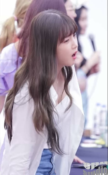 Apink - Chorong's Cleavage
