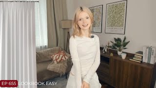 Download Lagu Lookbook met doorschijnende top en geplooide minirok: witte outfitinspiratie voor een chique cont... MP3