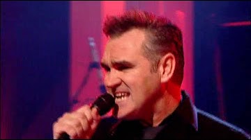 Morrissey   2008 Something Is Squeezing My Skull live on Jools Holland 080208