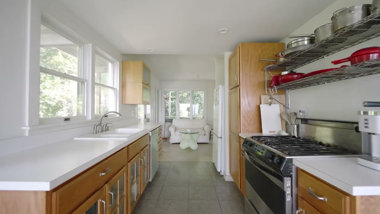 Virtual Tour of Sound-front Cottage at 1250 Salt Marsh Lane in Peconic, NY