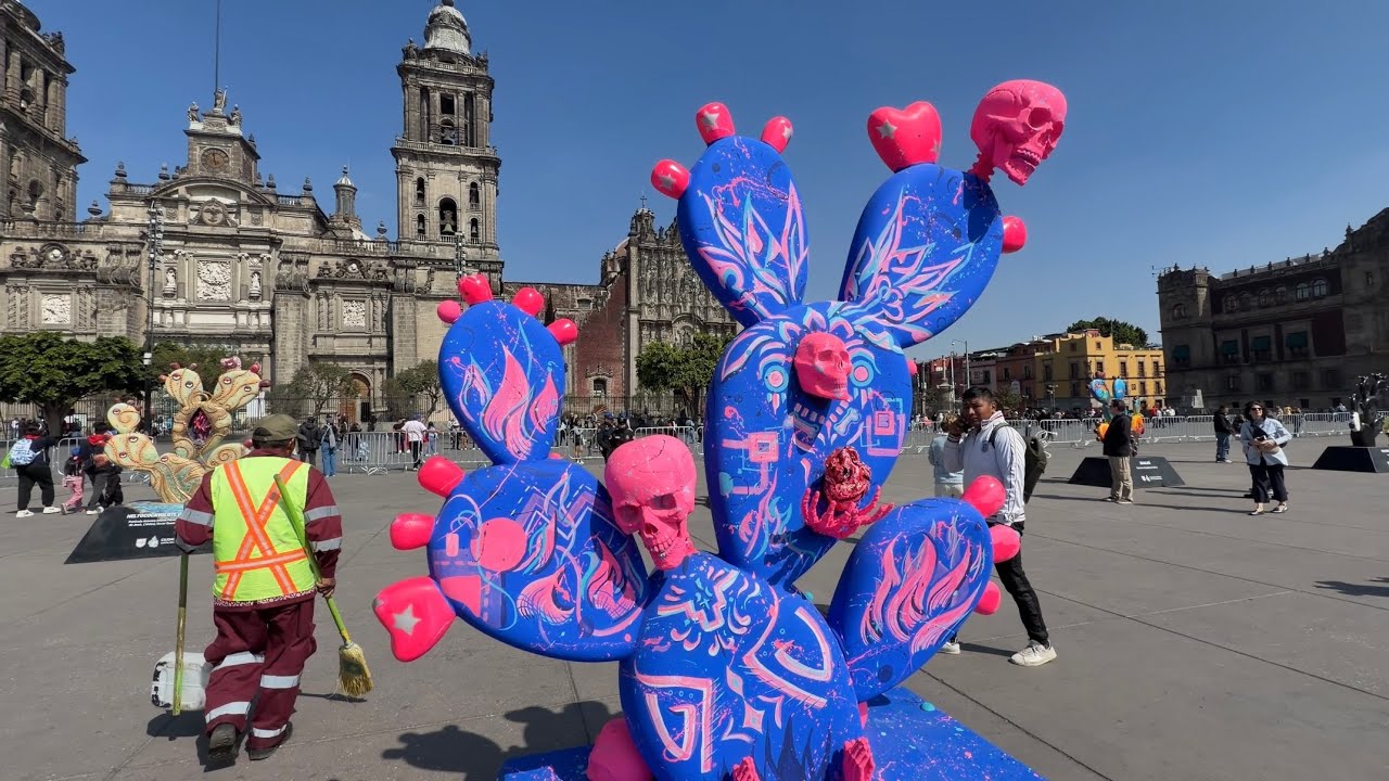 Campanadas en la Catedral Metropolitana de la Ciudad de México y Nopales 